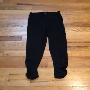 Good condition yoga capris with cinch design